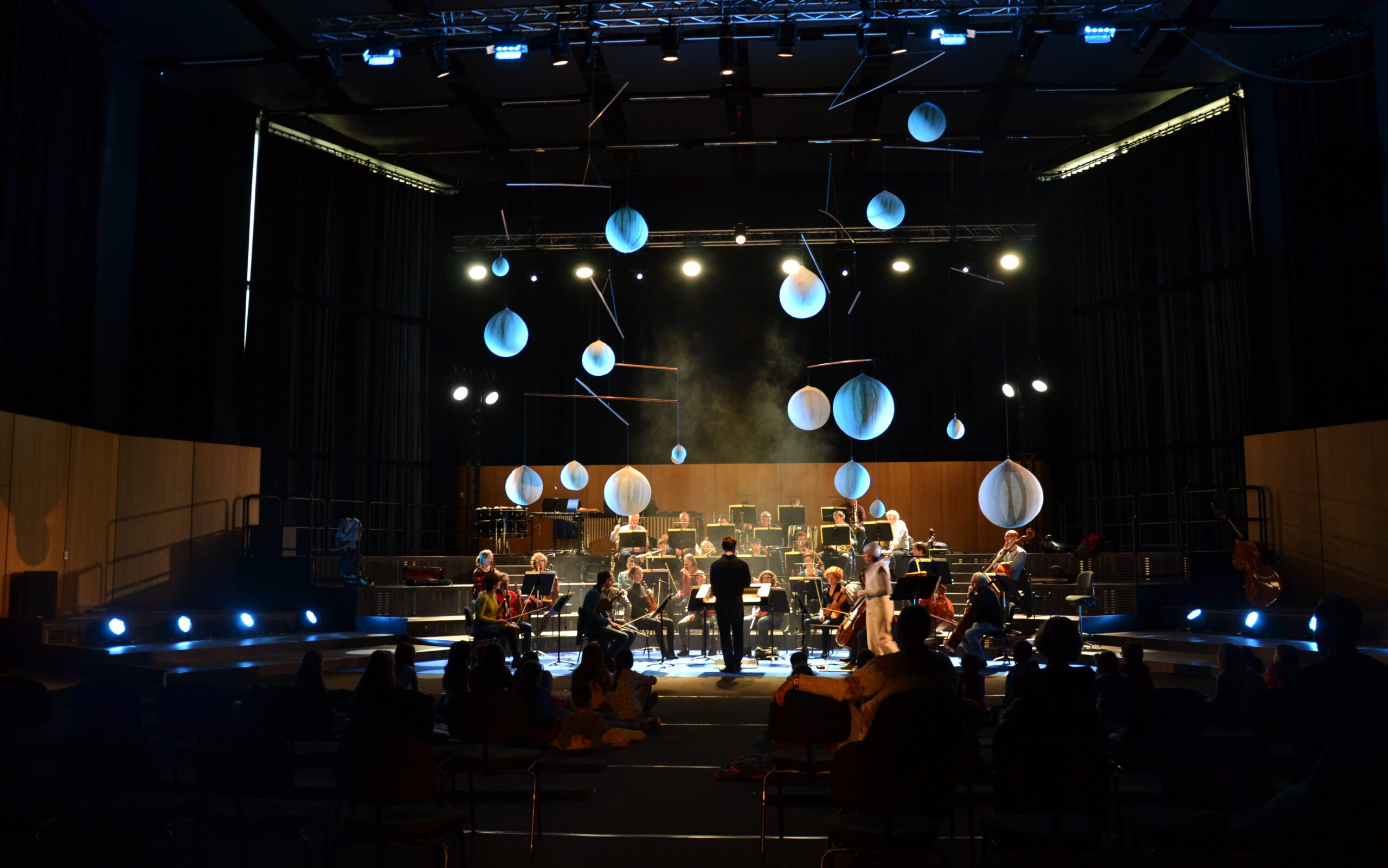 Scénographie de Mathilde Cordier sur le spectacle Le voleur de mélodie de l'orchestre philharmonique de Strasbourg