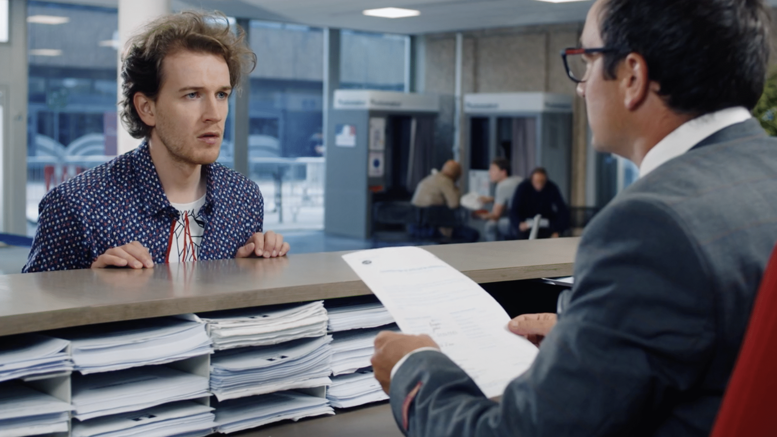 Joris à la mairie pour son pacse